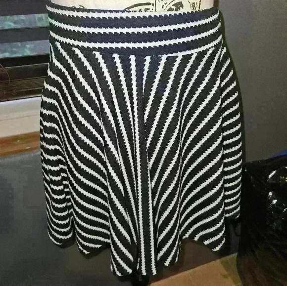 Kathy Womans Skater Skirt Size S - Picture 2 of 9
